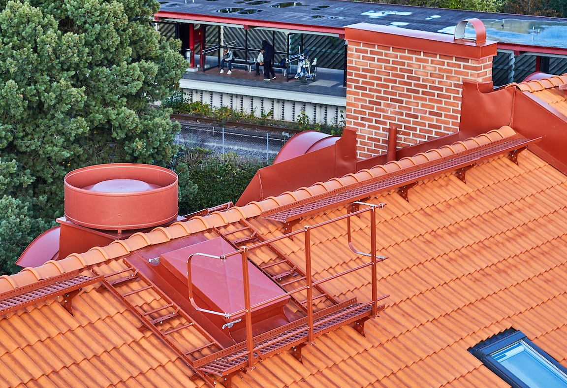Taksäkerhetsdetaljer på tak i Enskede.