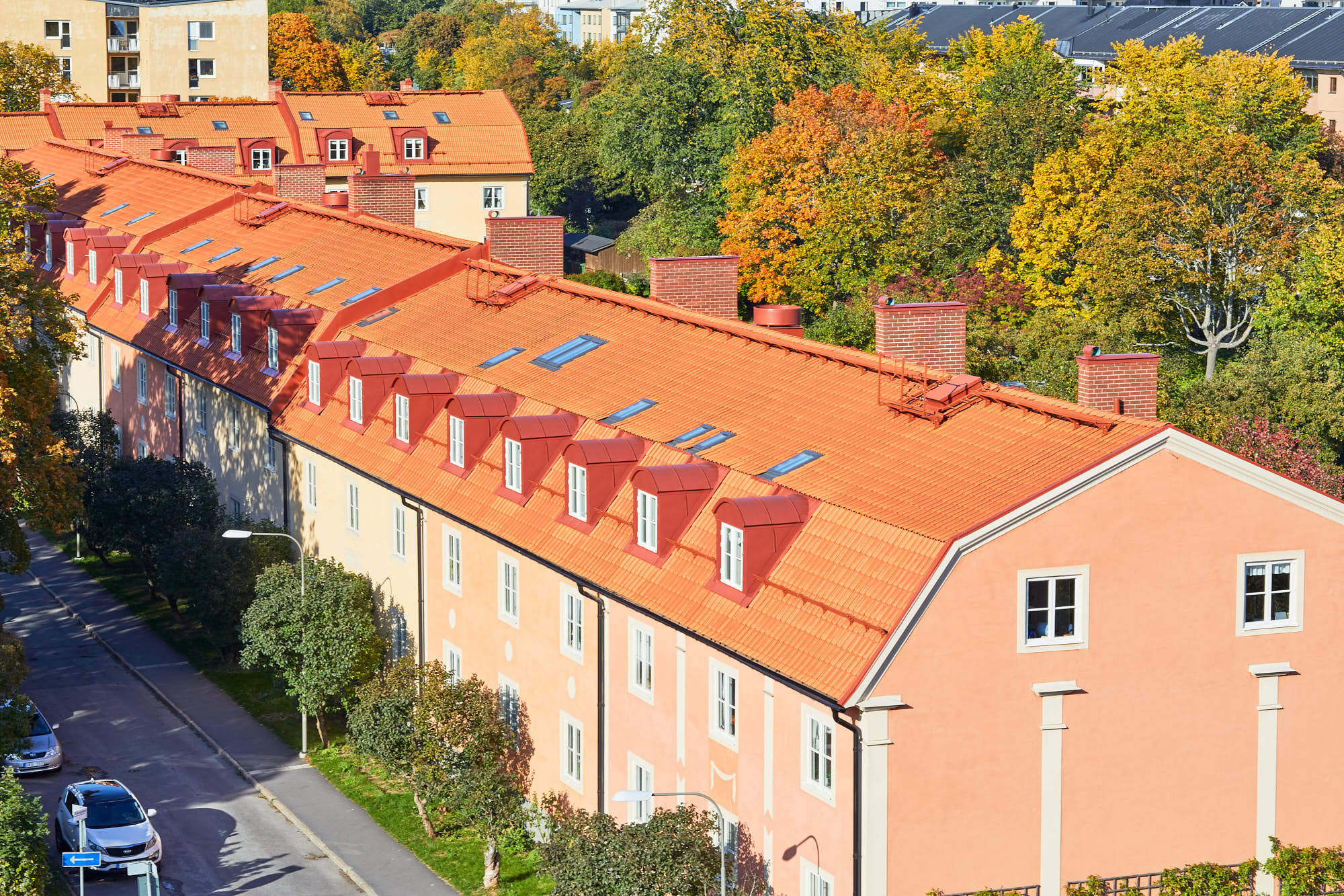 Ett exempel på hur ett tak i Stockholm skulle kunna se ut efter takomläggning.