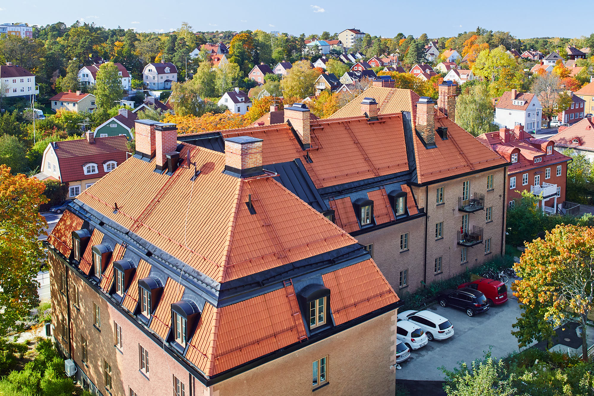 Ett exempel på hur ett tak i Nyköping skulle kunna se ut efter takomläggning.