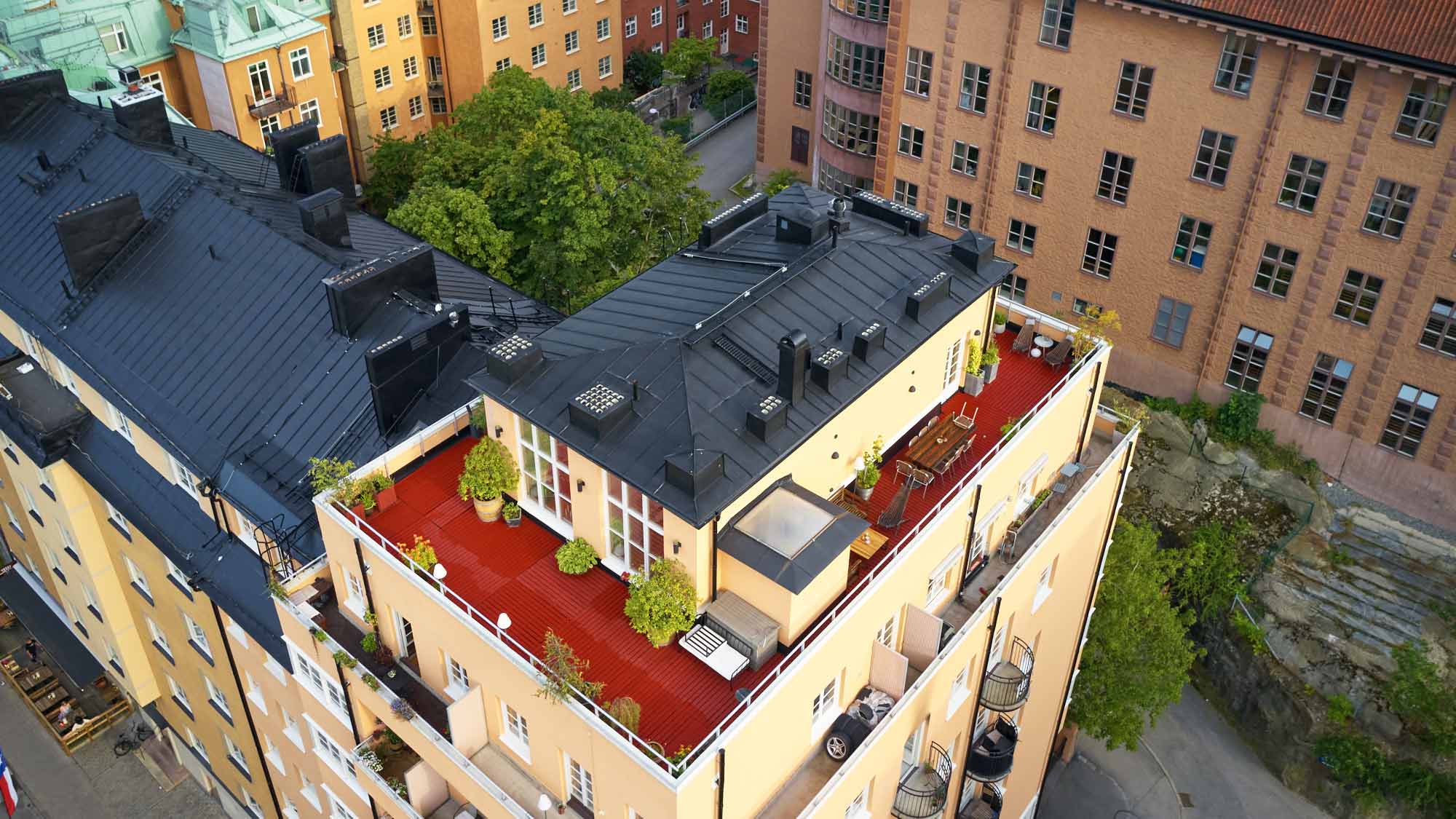 Hur lägger man dubbelfalsat plåttak?